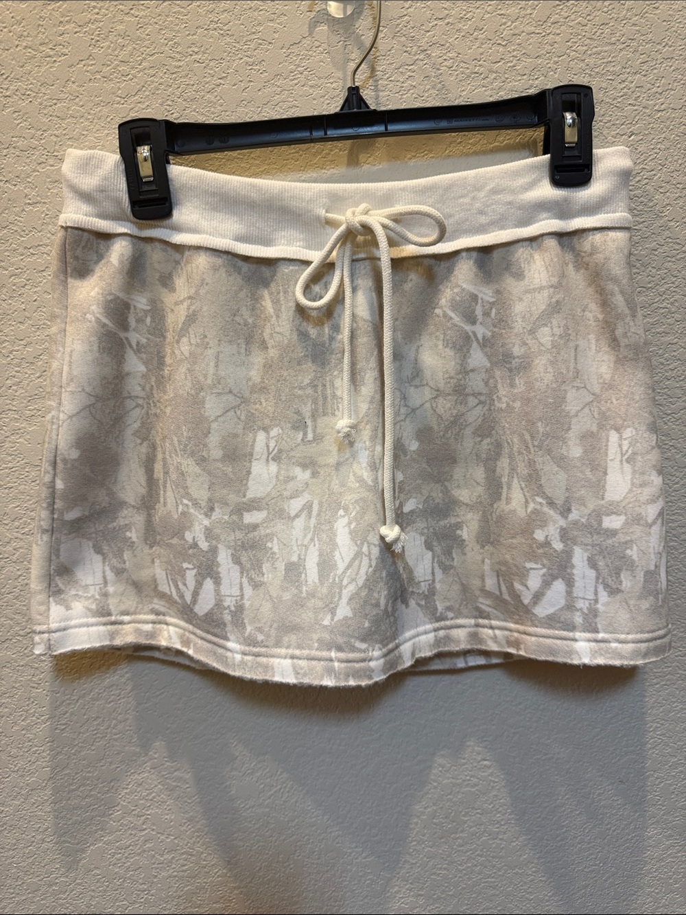 Women’s Cream Tie-Waist Skort